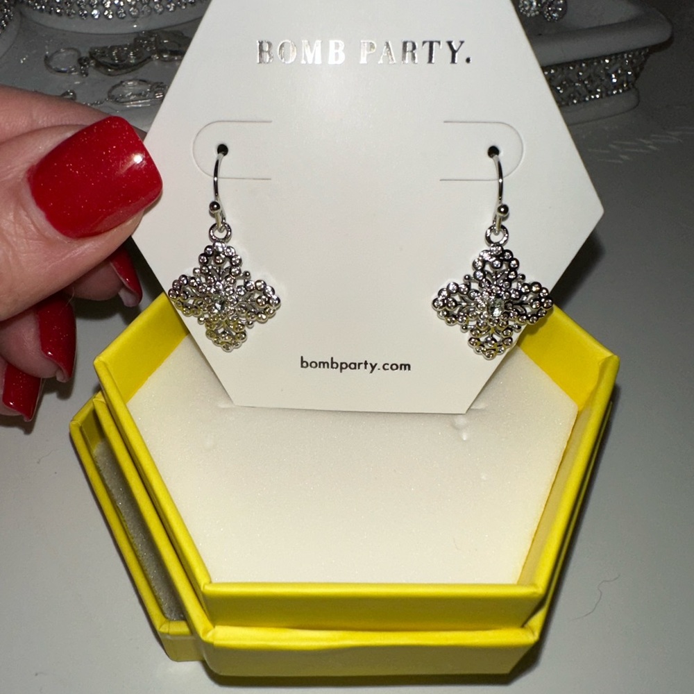 BP Dazzling Clover earrings